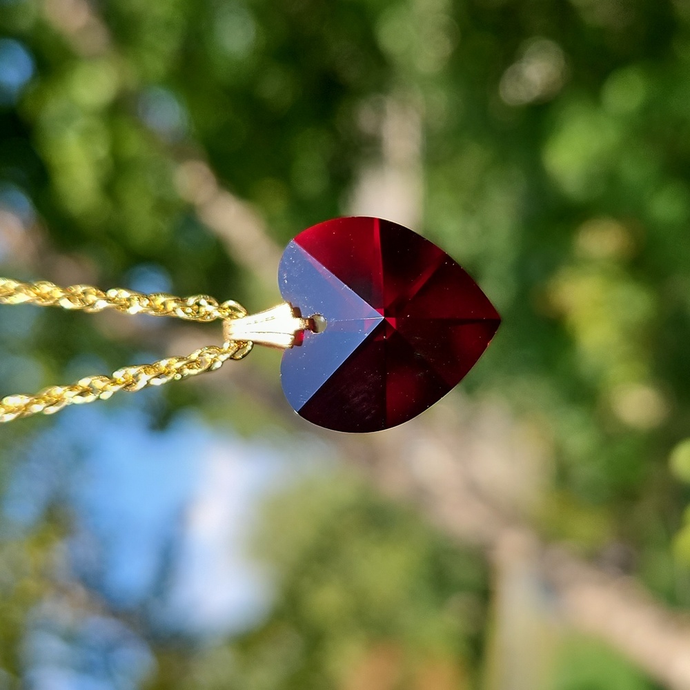 Deep Red Crystal Heart Faceted Birthstone Necklace -  Goldtone Chain Incl NWOT